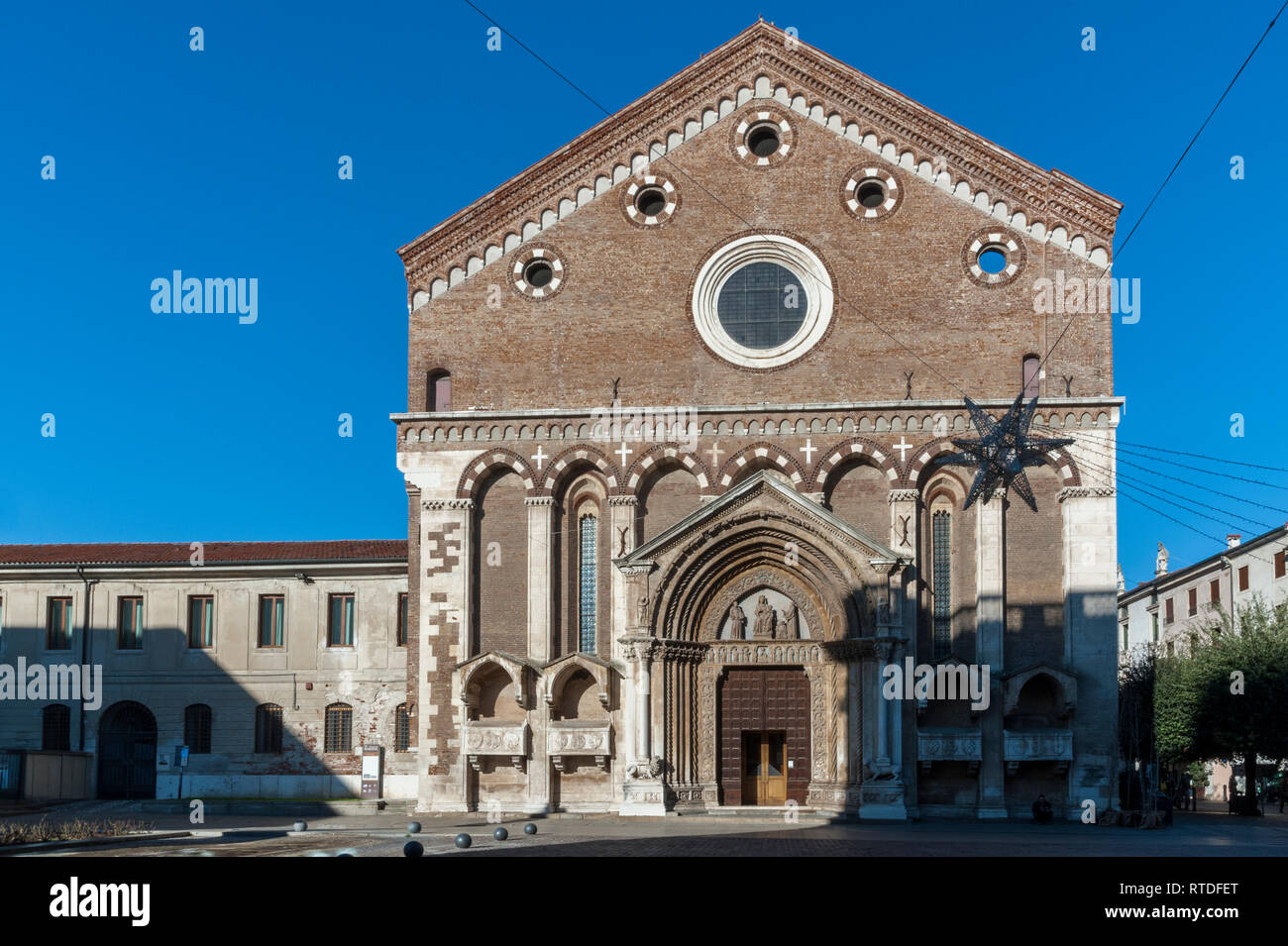 Chiesa di San Lorenzo, un cattolico del luogo di culto in Vicenza, costruita in stile gotico alla fine del XIII secolo - Vicenza, Italia Foto Stock