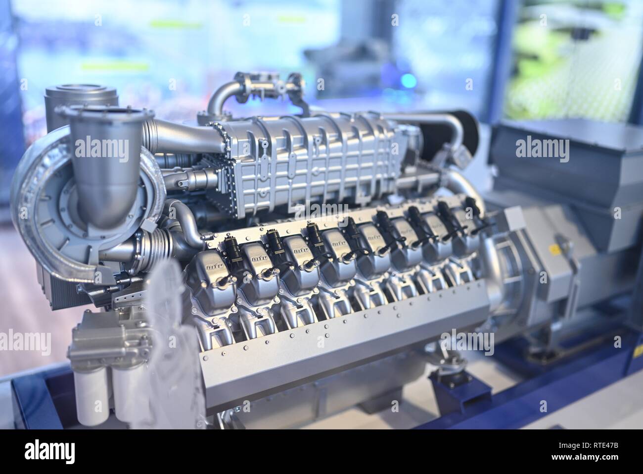 Friedrichshafen Fischbach, Germania. 01 Mar, 2019. Un modello della MTU 16V4000 GS L64 tipo di motore può essere visto nel foyer dell'impianto. Schell, CEO di Rolls-Royce Powersystems e Wassenberg, CFO di Rolls-Royce Powersystems, annunciare i risultati per fini fiscali 2018 e le prospettive per il 2019 in occasione di una conferenza stampa. Credito: Felix Kästle/dpa/Alamy Live News Foto Stock