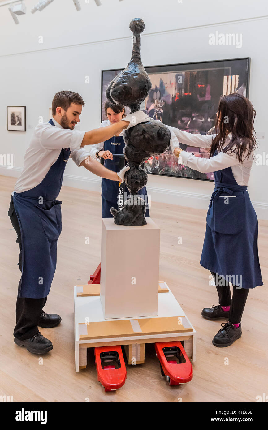 Londra, Regno Unito. 1 Mar 2019. Scudo III da Rebecca Warren est £250-350.000 - una anteprima davanti alla Sotheby's Arte Contemporanea sera asta di Sotheby's New Bond Street, Londra. L'asta avrà luogo il 5 marzo. Credito: Guy Bell/Alamy Live News Foto Stock