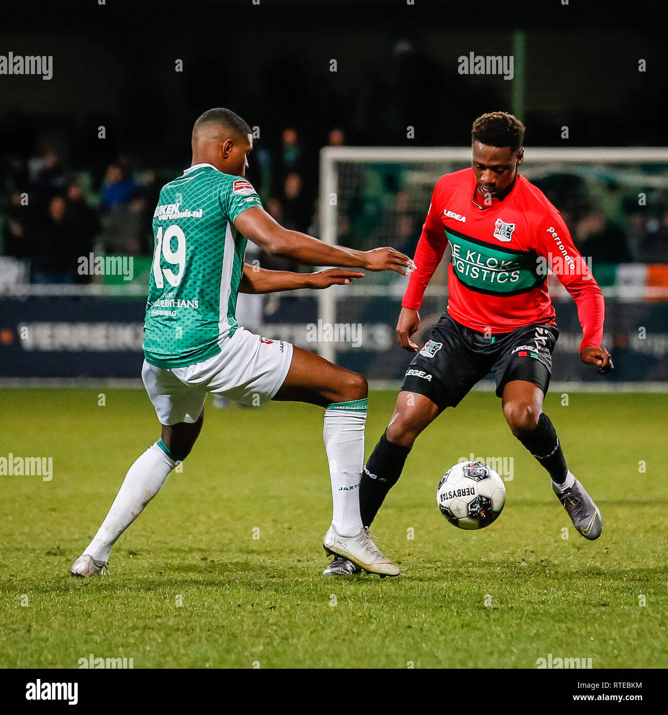 Dordrecht, Paesi Bassi. 01 Mar, 2019. Riwal Hoogwerkers Stadium, calcio, stagione 2018/2019, Keuken Kampioen Divisie, FC Dordrecht - NEC, FC Dordrecht player Jeremy Cijntje (l) NEC player Jonathan Okita Credito: Pro scatti/Alamy Live News Foto Stock