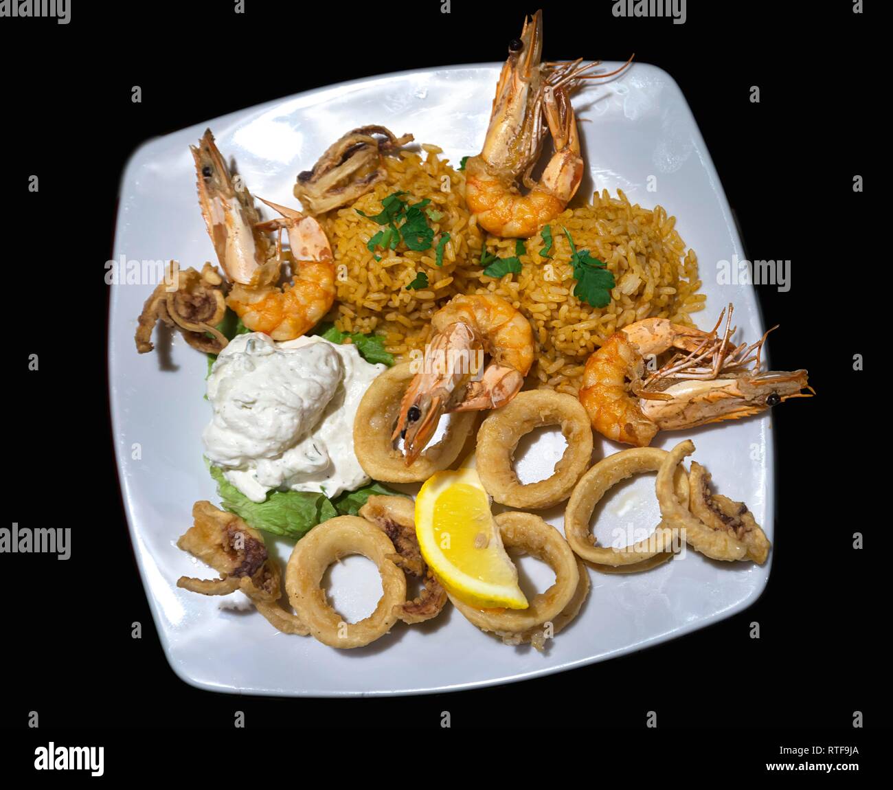 Piastra con fritture di pesce, gamberi, calamari e riso, Germania Foto Stock