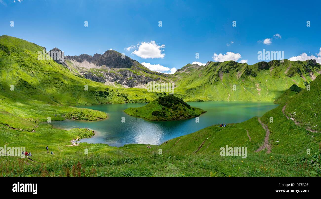 Lago Schrecksee con montagne Allgäu, panorama, Algovia Alpi, Algovia, Baviera, Germania Foto Stock