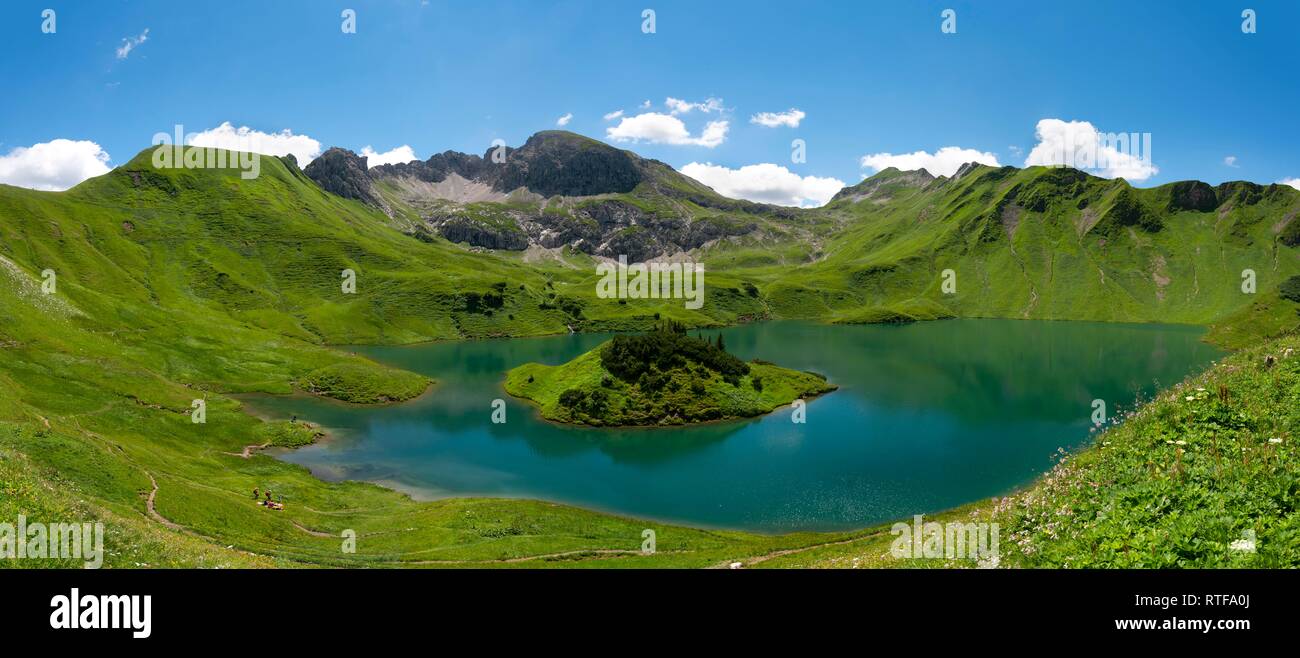Lago Schrecksee con montagne Allgäu, panorama, Algovia Alpi, Algovia, Baviera, Germania Foto Stock