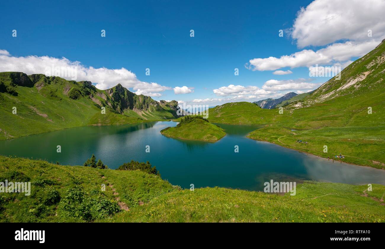 Lago Schrecksee con montagne Allgäu, panorama, Algovia Alpi, Algovia, Baviera, Germania Foto Stock
