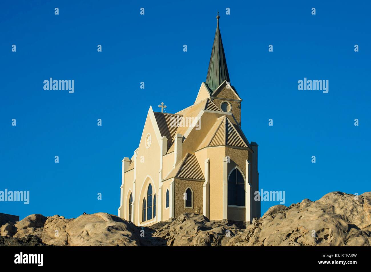 Colonial chiesa rupestre, Lüderitz, Namibia Foto Stock