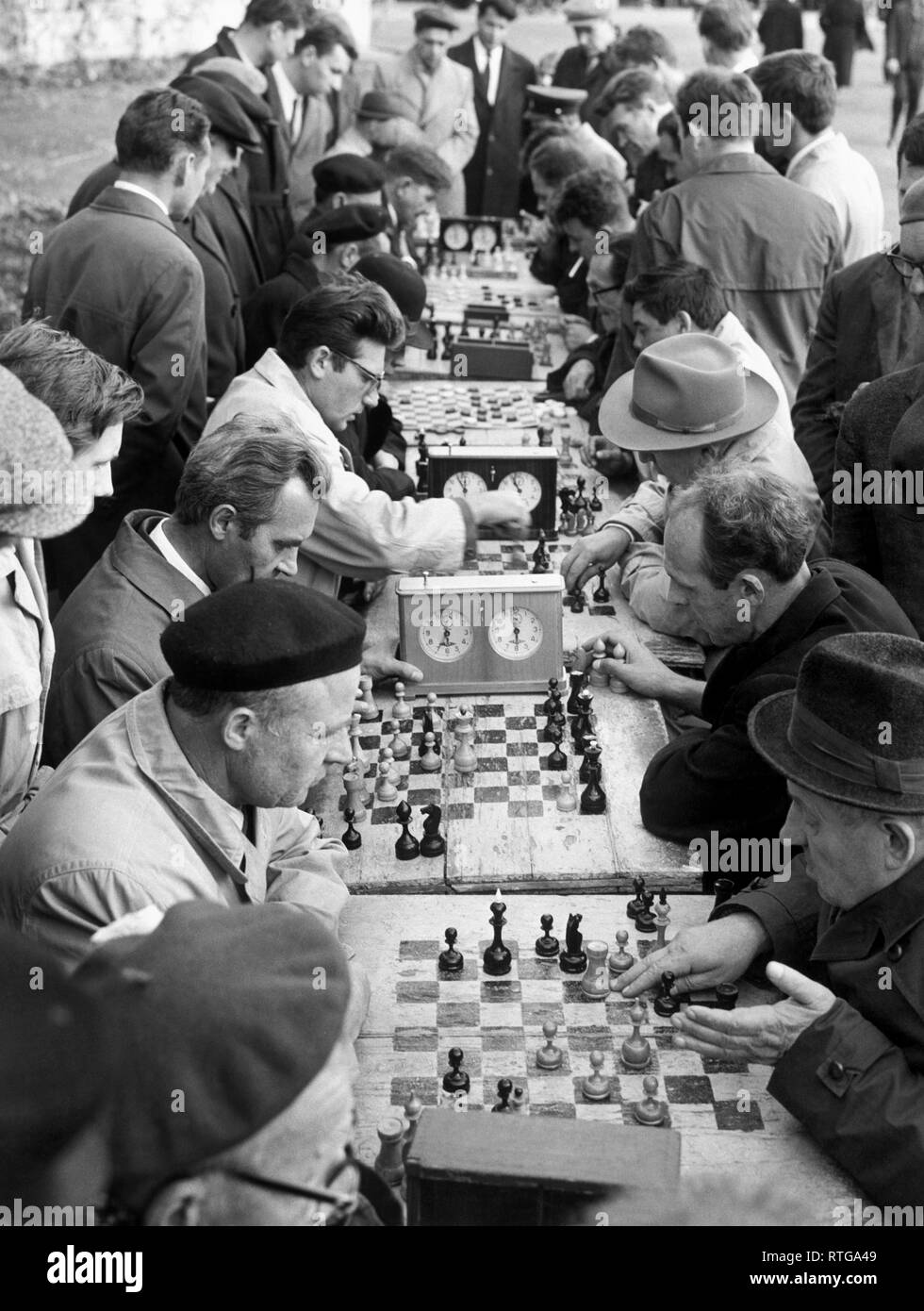 I giocatori di scacchi nel parco gorki Fly, 1968 Foto Stock