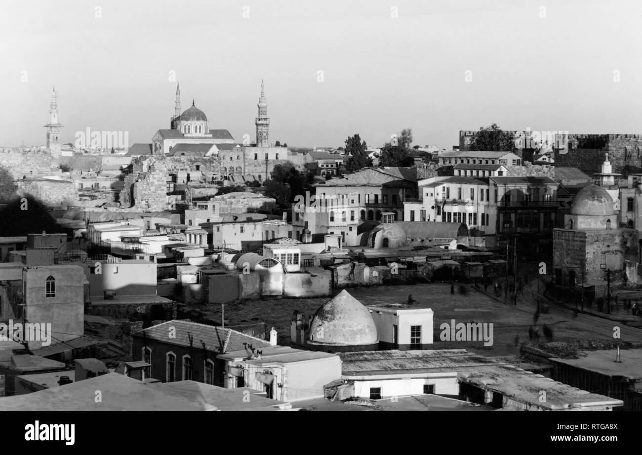 In Siria, a Damasco, panorama con la grande moschea Umayyad, 1920-30 Foto Stock