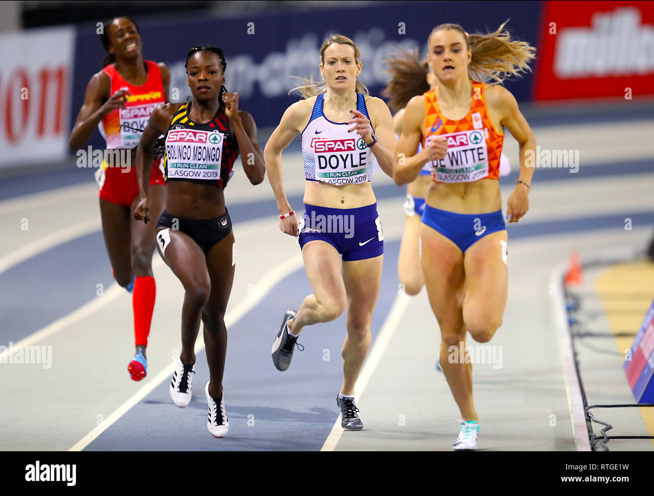 Gran Bretagna Eilidh Doyle (centro) compete in donne 400m 7 di calore durante il giorno uno degli Europei Indoor di Atletica a Emirates Arena, Glasgow. Foto Stock