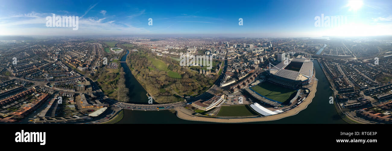 Cardiff vista aerea panorama nella capitale del Galles cityscape 360 skyline panoramico ft fiume Taff, Principato Stadium, Castello di Cardiff, famose attrazioni REGNO UNITO Foto Stock