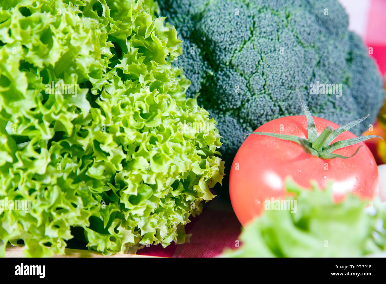 La lattuga, broccoli e pomodoro - hi res 12,7 mpix Foto Stock