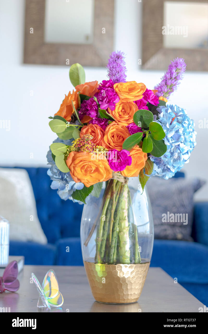 Composizioni floreali decorare il salotto di casa Foto Stock
