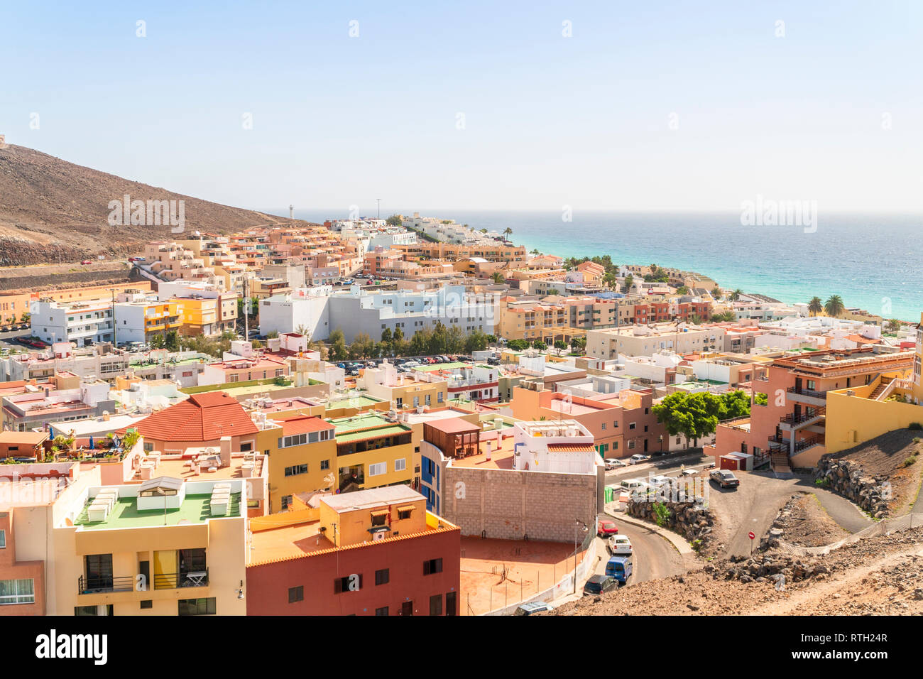 Architettura luminosa di Morro Jable città situata a sud dell'isola di Fuerteventura, Jandia, Spagna Foto Stock