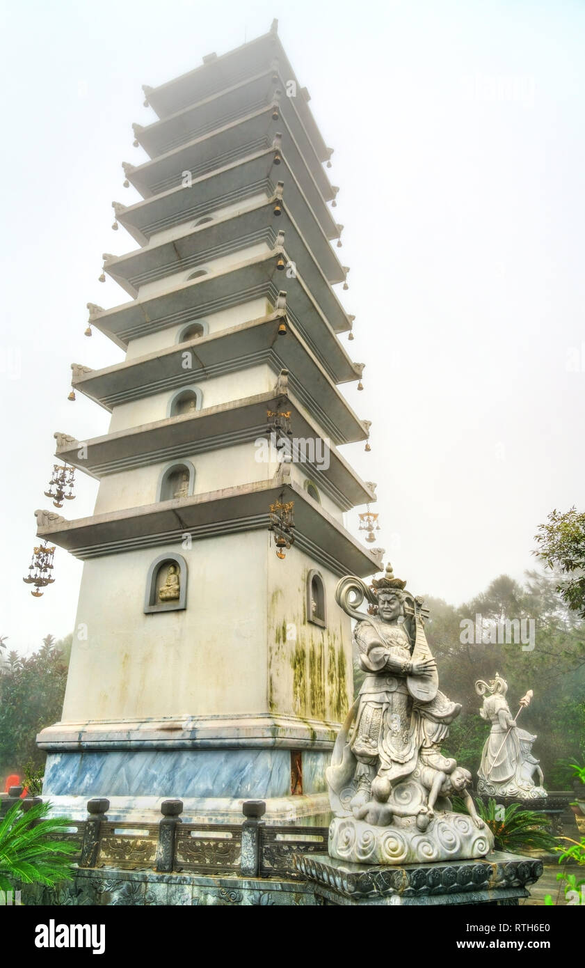 Linh Phong Stupa a Ba Na colline in Vietnam Foto Stock