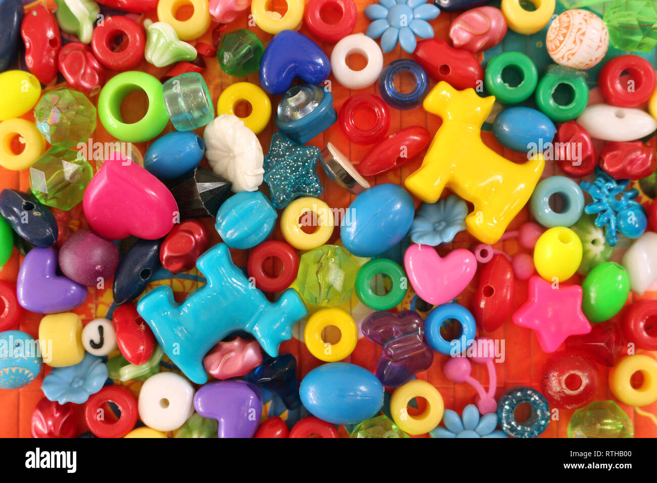 Colorate perle di plastica Foto Stock