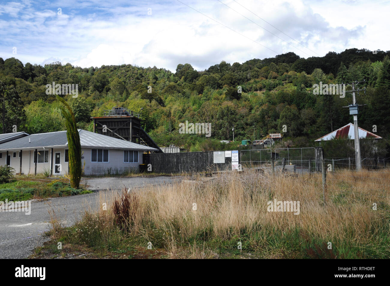 Sito della terrazza miniera di carbone presso la West Coast città di Reefton sul nuovo Zealands Isola del Sud. La miniera è di proprietà dal crociato del carbone. Foto Stock