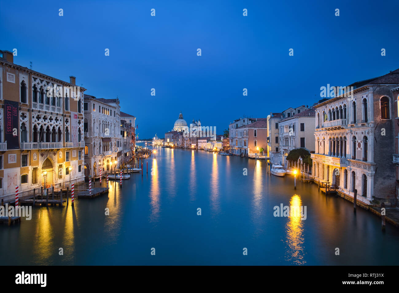 Foto di venezia canal grande al blue ora Foto Stock