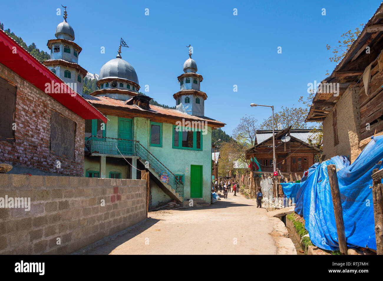 La moschea, villaggio di montagna, Pahalgam, Jammu e Kashmir India Foto Stock