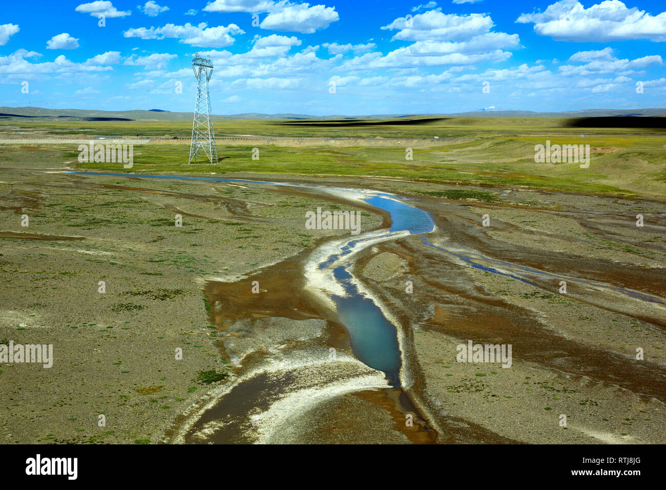 Il paesaggio visto dal treno della ferrovia Trans-Tibetan, Tibet, Cina Foto Stock