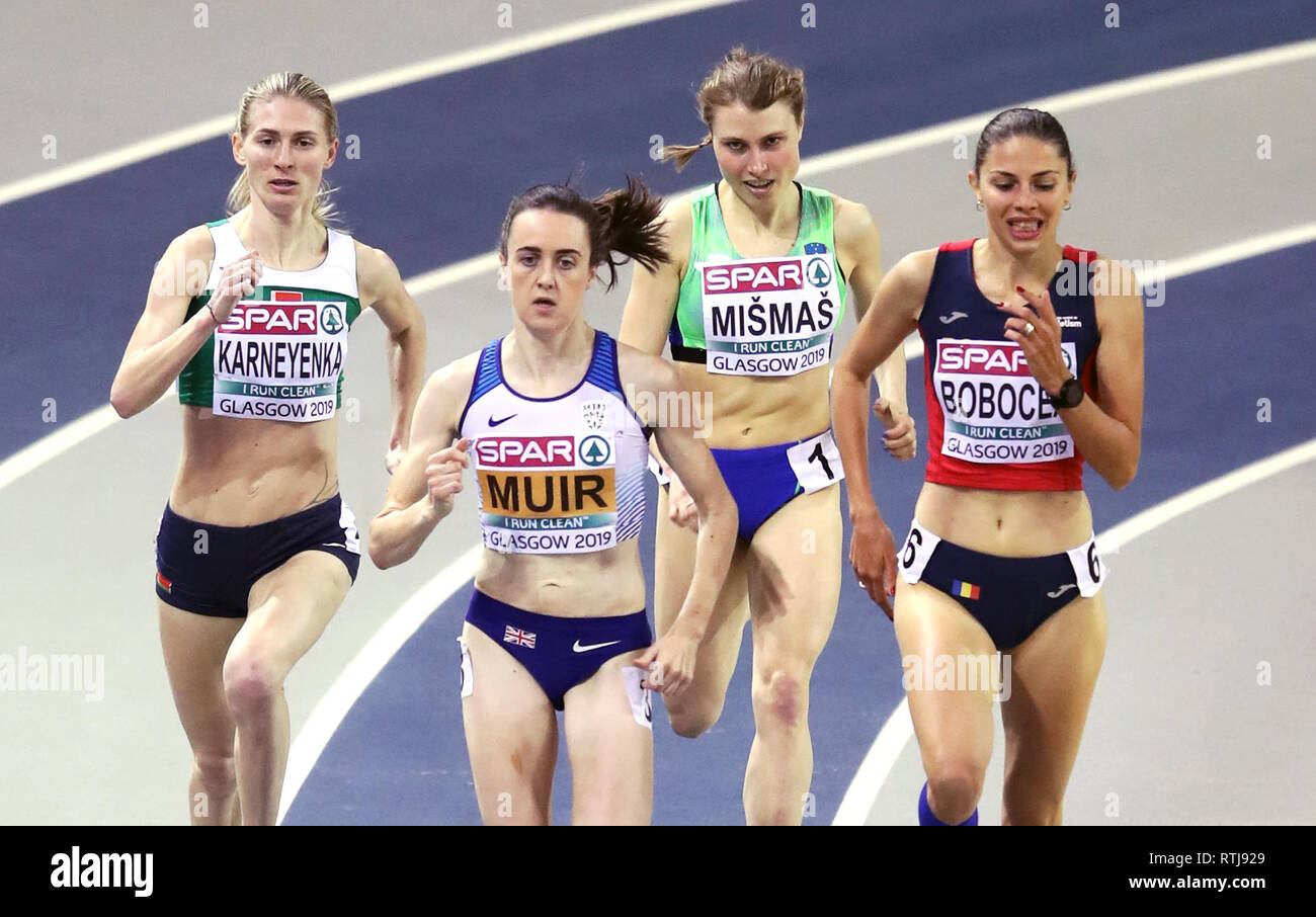 Gran Bretagna Laura Muir (seconda a sinistra) durante la 1500m donne 1 di calore durante il giorno uno degli Europei Indoor di Atletica a Emirates Arena, Glasgow. Foto Stock