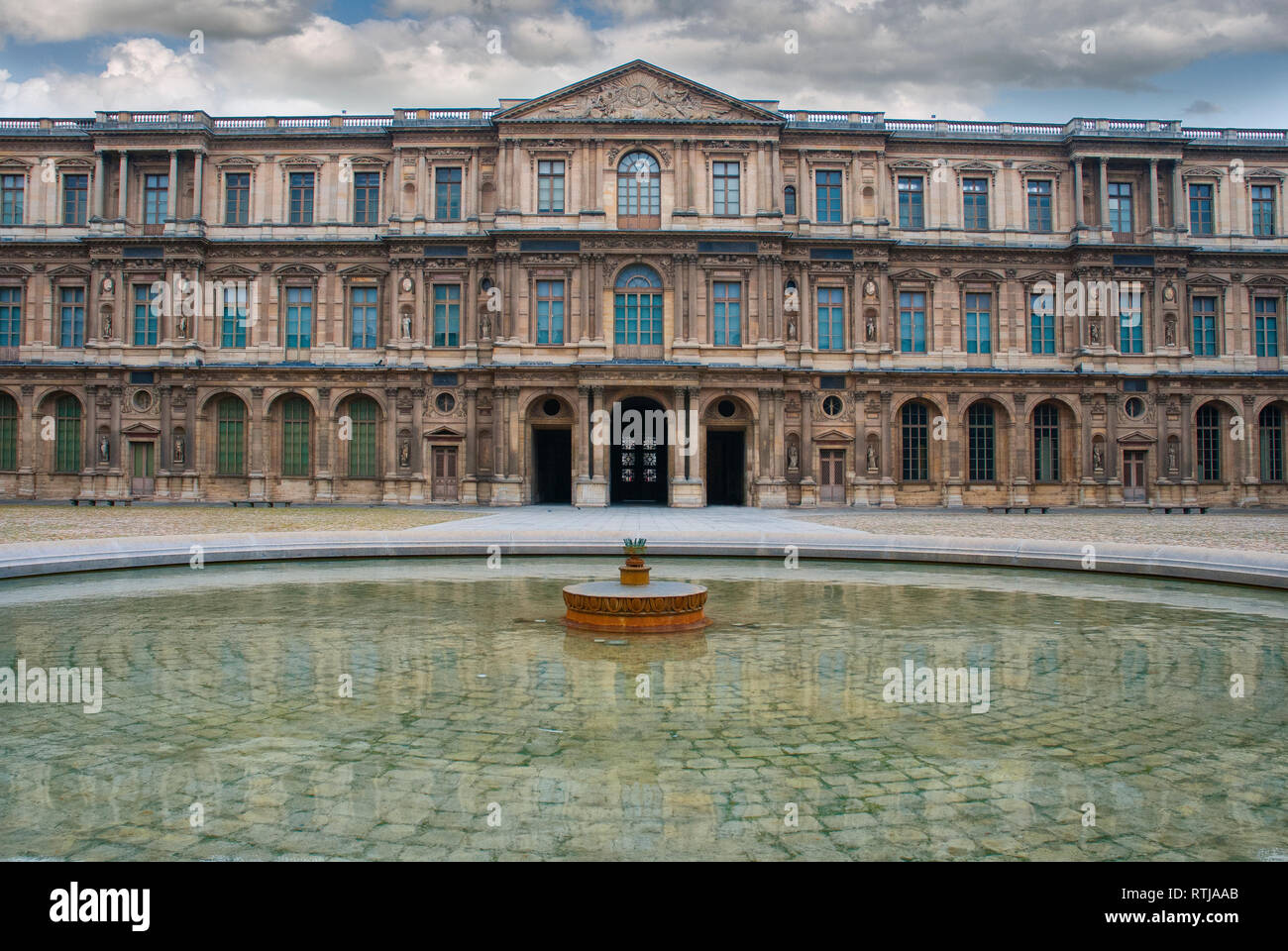 Palais du Louvre a Parigi, Francia Foto Stock