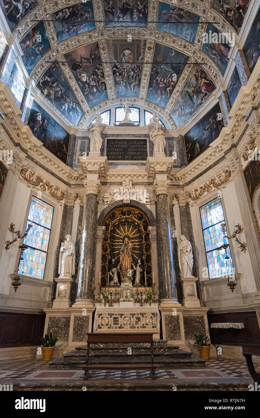 VICENZA, Italia - 29 dicembre 2018: Cappella del Rosario nella Cappella Maggiore (Cappella Maggiore e l'Altare Maggiore della Chiesa di Santa Corona, Vicenza Foto Stock