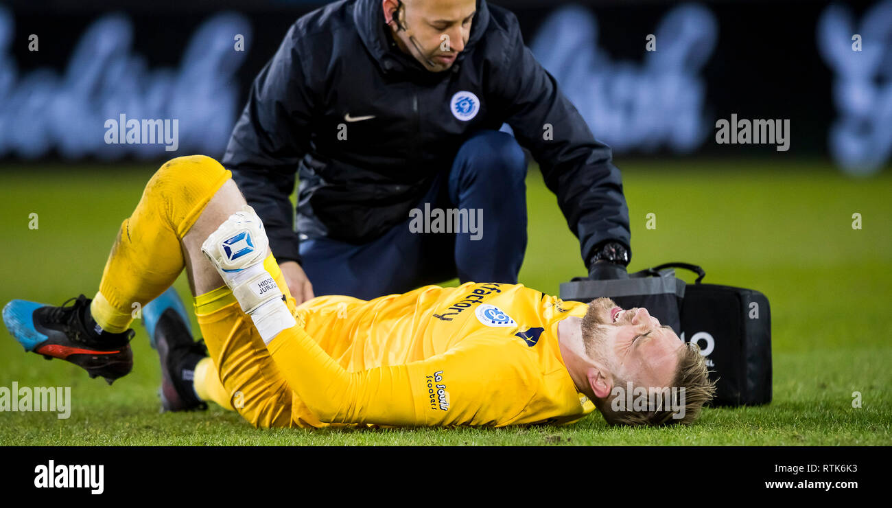 DOETINCHEM, de Graafschap - ADO Den Haag 1-1, 01-03-2019, calcio Eredivisie olandese Stagione 2018 - 2019, stadio De Vijverberg, de Graafschap portiere Hidde Jurjus giace ferito sul campo Foto Stock