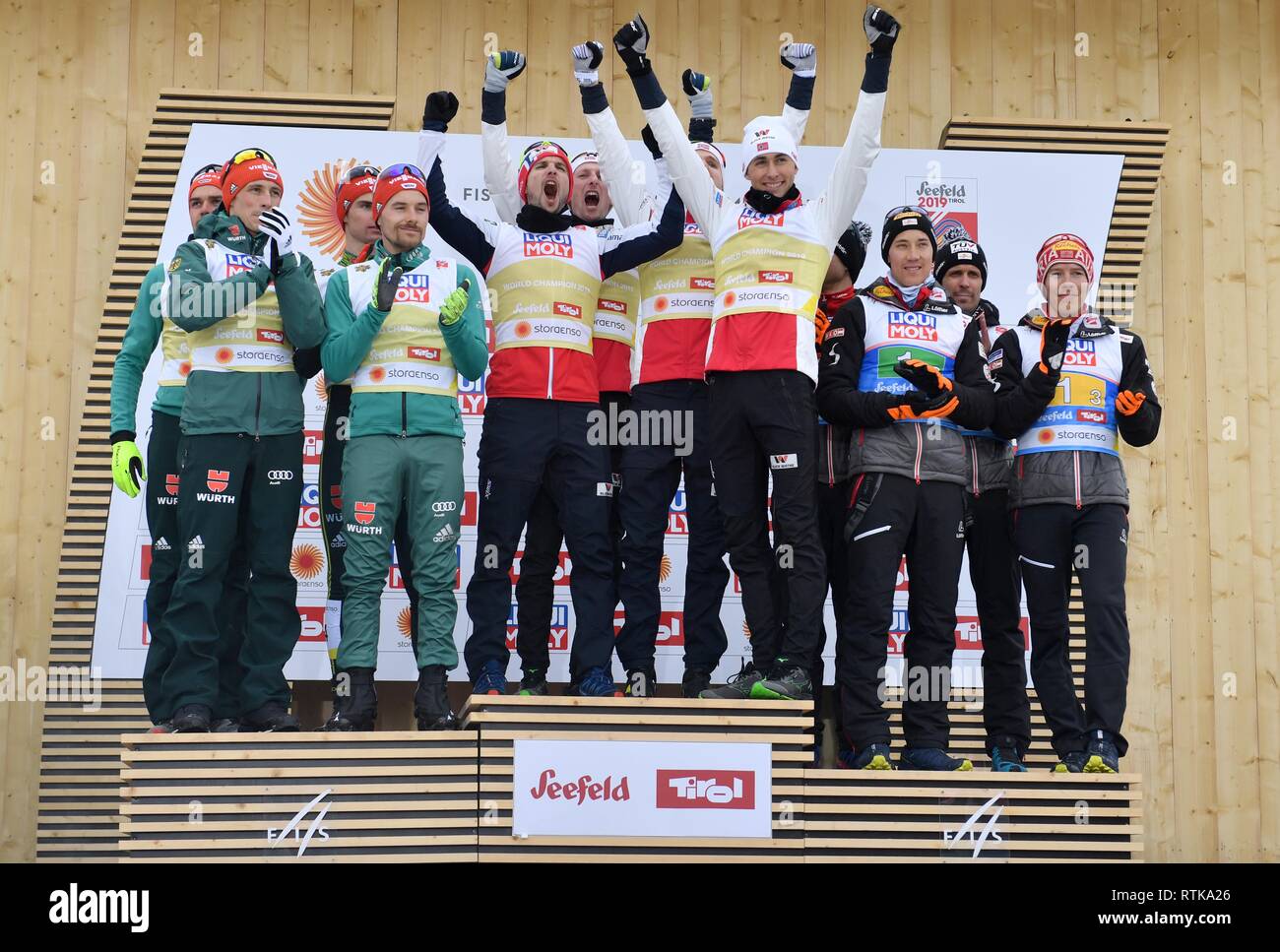 Seefeld, Austria. 02Mar, 2019. 02 marzo 2019, l'Austria, Seefeld: sci nordico: World Championship, combinazione - team, normale hill/4 x 5 km, uomini, lo sci di fondo. Il secondo posto i vincitori con Vinzenz Geiger dalla Germania, Fabian Rießle dalla Germania, Eric Frenzel dalla Germania, Johannes Rydzek dalla Germania, i vincitori con Espen Björnstad dalla Norvegia, Jan Schmid dalla Norvegia, Joergen Graabak dalla Norvegia, Jarl Magnus Riiber dalla Norvegia, e il terzo posto i vincitori con Bernhard Gruber da Austria, Mario Seidl da Austria, Franz-Josef Rehrl dall Austria, Lukas Klapfer dall'Austria sono su Foto Stock