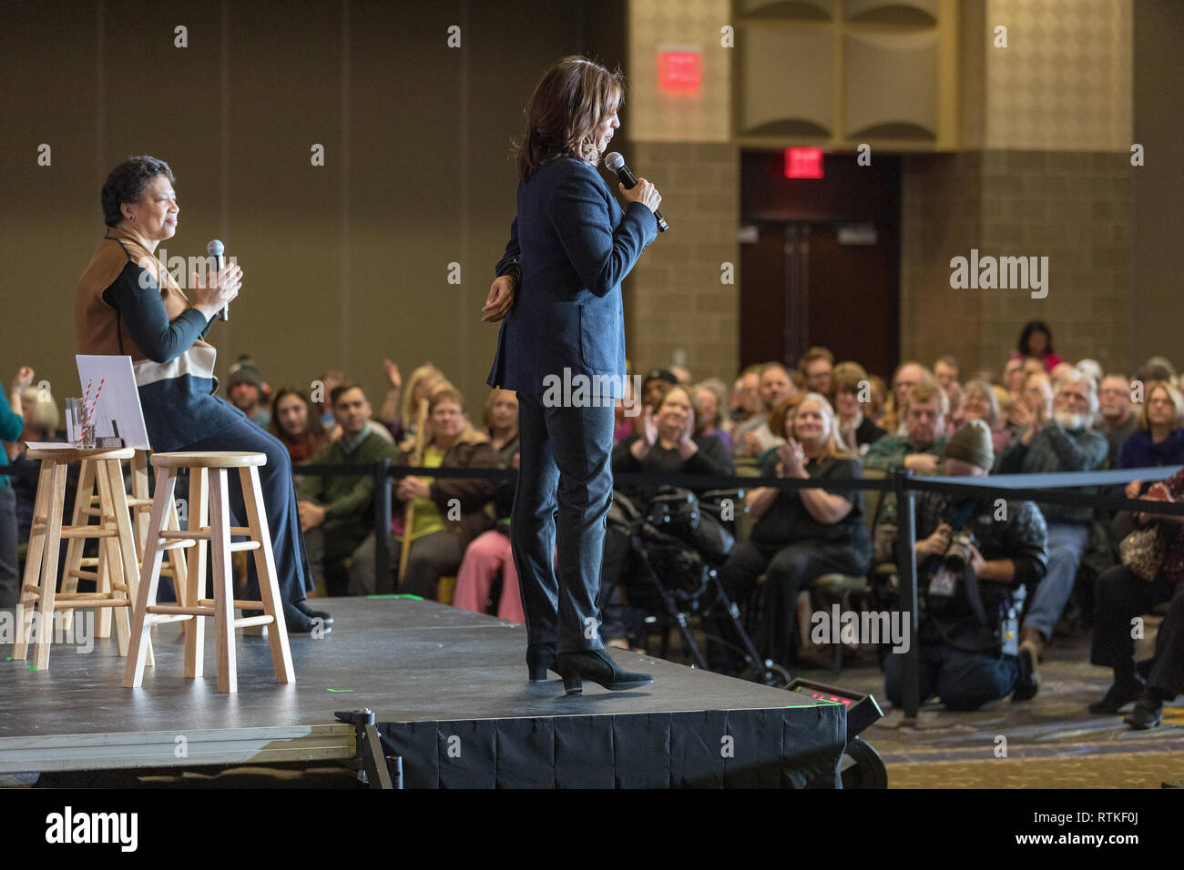 Bettendorf, Iowa, USA. Il 24 febbraio, 2019. In California il senatore Kamala Harris ha organizzato una campagna presidenziale rally domenica presso il Quad Città Waterfron Foto Stock