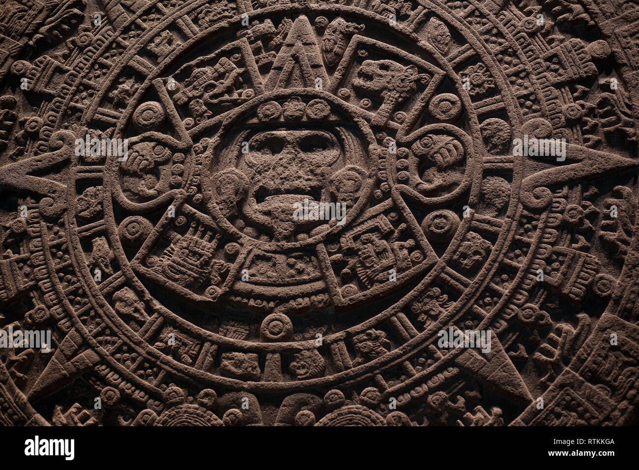 L'Aztec pietra del sole (Spagnolo: Piedra del Sol) è un ritardo post-classic Mexica scultura alloggiata nel Museo Nazionale di Antropologia di Città del Messico. Foto Stock