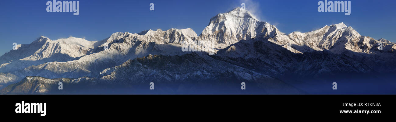 Vista da Poon Hill nella regione di Annapurna del Nepal Foto Stock