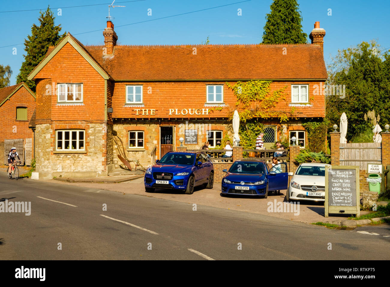 L'Aratro Public House, elevata Cross Road, Ivy Hatch, Kent Foto Stock