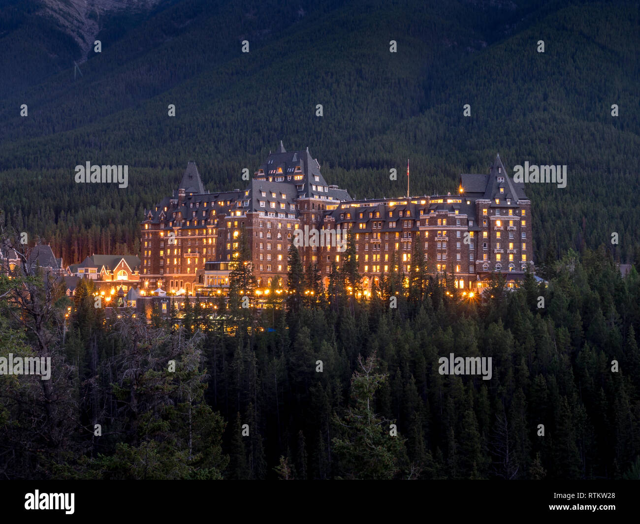 Banff Springs Hotel situato nel Parco Nazionale di Banff Alberta Canada. Il Banff Springs Hotel è uno dei più famosi hotel in Canada e si trova Foto Stock