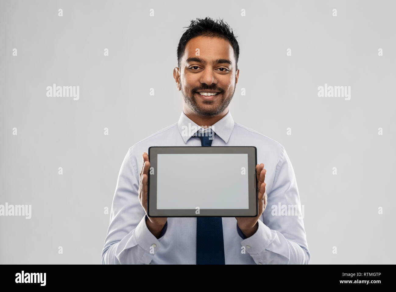 Commerciante indiano con i tablet pc Foto Stock