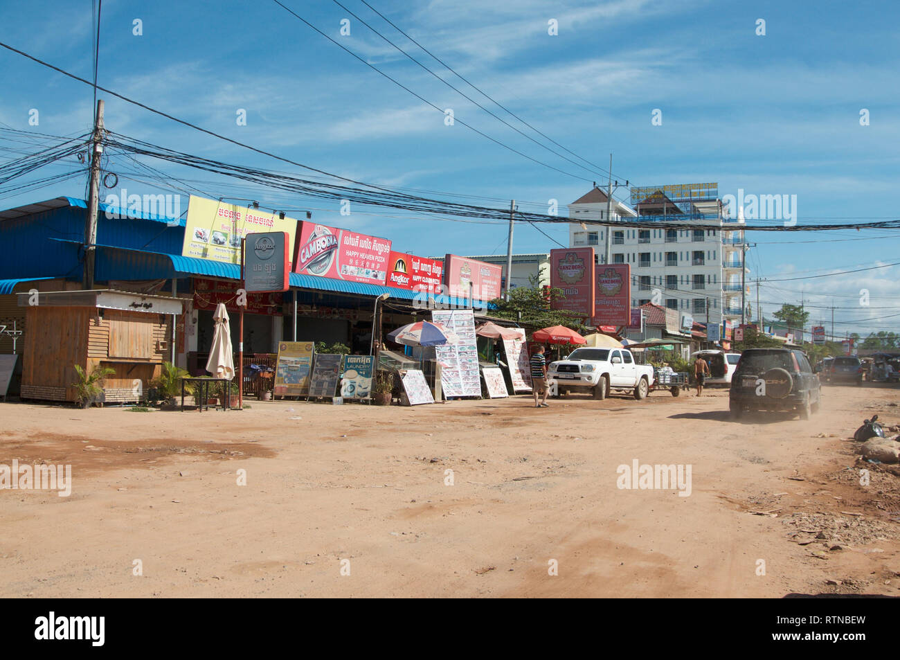 OTRES, Cambogia - 30 dicembre 2018 : vista della strada principale del villaggio di Otres, Sihanoukville, Cambogia Foto Stock