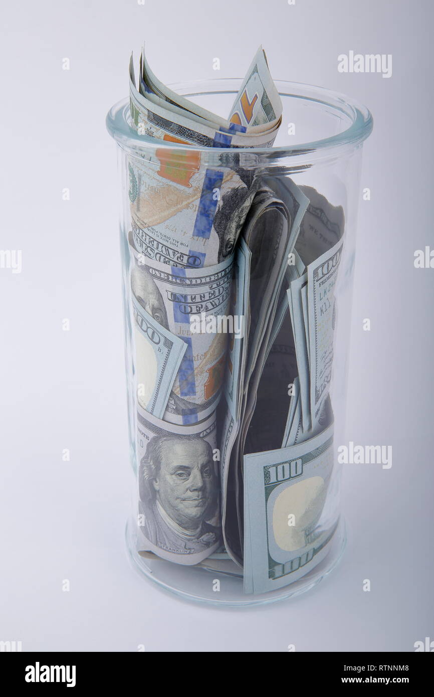 Composizione di dollari americani in un barattolo di vetro. Foto Stock