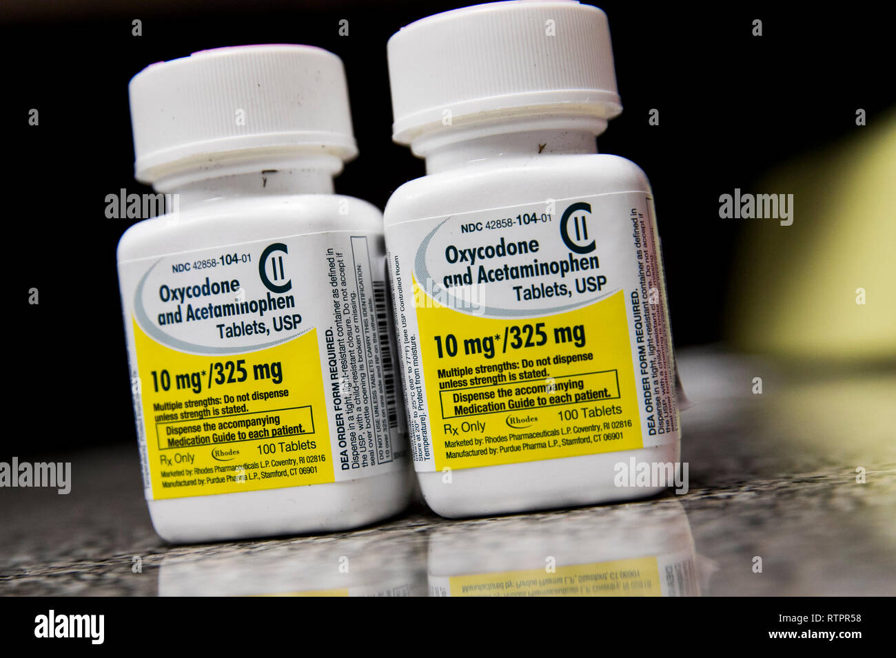 Bottiglie di ossicodone prescription pharmaceuticals fotografato in una farmacia. Foto Stock