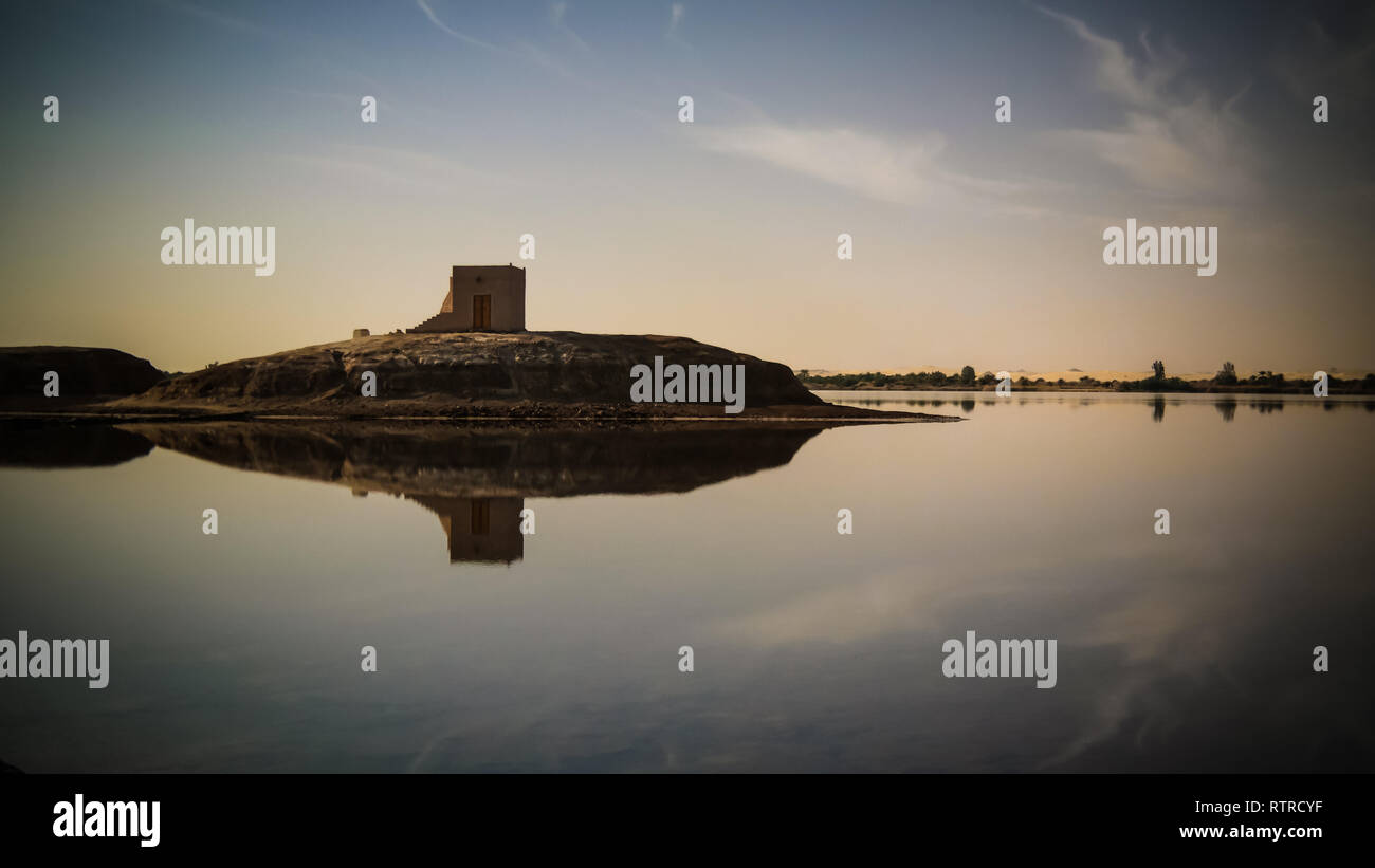 Panorama del lago Zaytun e fortezza vicino all'oasi di Siwa in Egitto Foto Stock