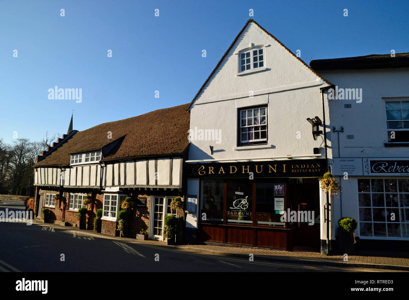 Radhuni ristorante indiano, nella vecchia biblioteca, Church Street, Princes Risborough, Buckinghamshire, UK Foto Stock