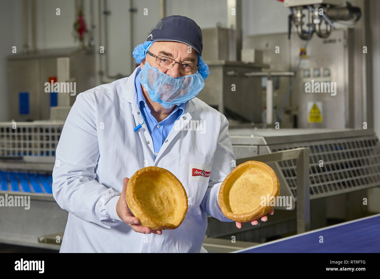 La zia di Bessie's celebra National Yorkshire pudding giorno il 3 febbraio con un esclusivo peek dentro la sua fabbrica che produce una sbalorditiva 639,095,954 Yorkshire budini per anno. Dotato di: atmosfera dove: Regno Unito quando: 23 Gen 2019 Credit: Dave Phillips/PinPep/WENN.com Foto Stock