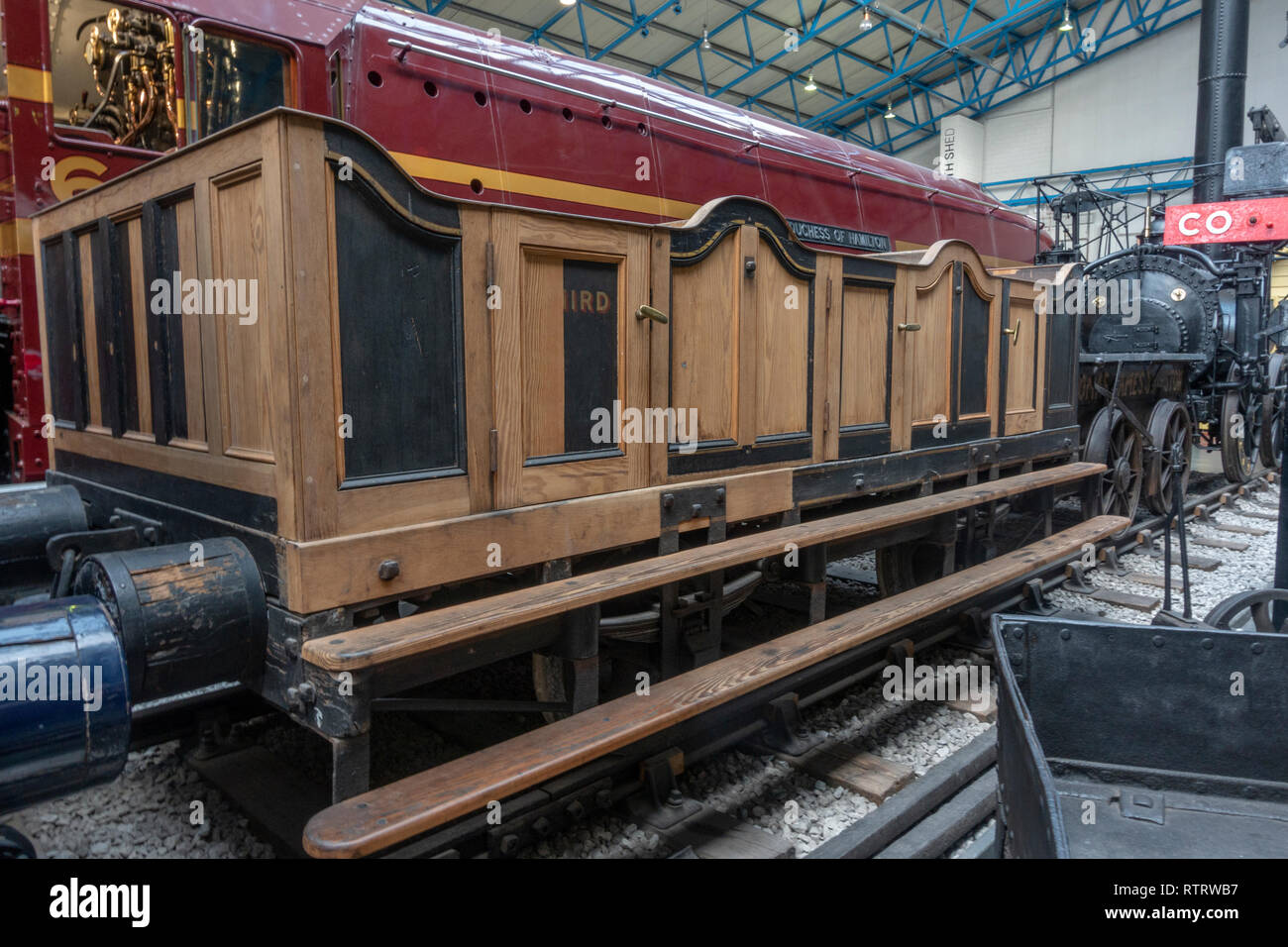 Bodmin & St Albans terza classe del carrello sul display nel museo nazionale delle ferrovie, York, UK. Foto Stock