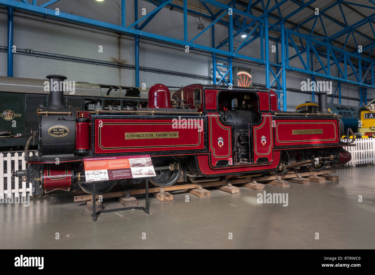 Un brevetto Fairlie locomotiva progettata dal Festiniog Railway sul display, National Railway Museum, York, Regno Unito. Foto Stock