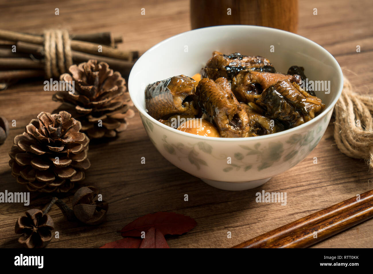 Fritti di castagne con anguilla finless Foto Stock