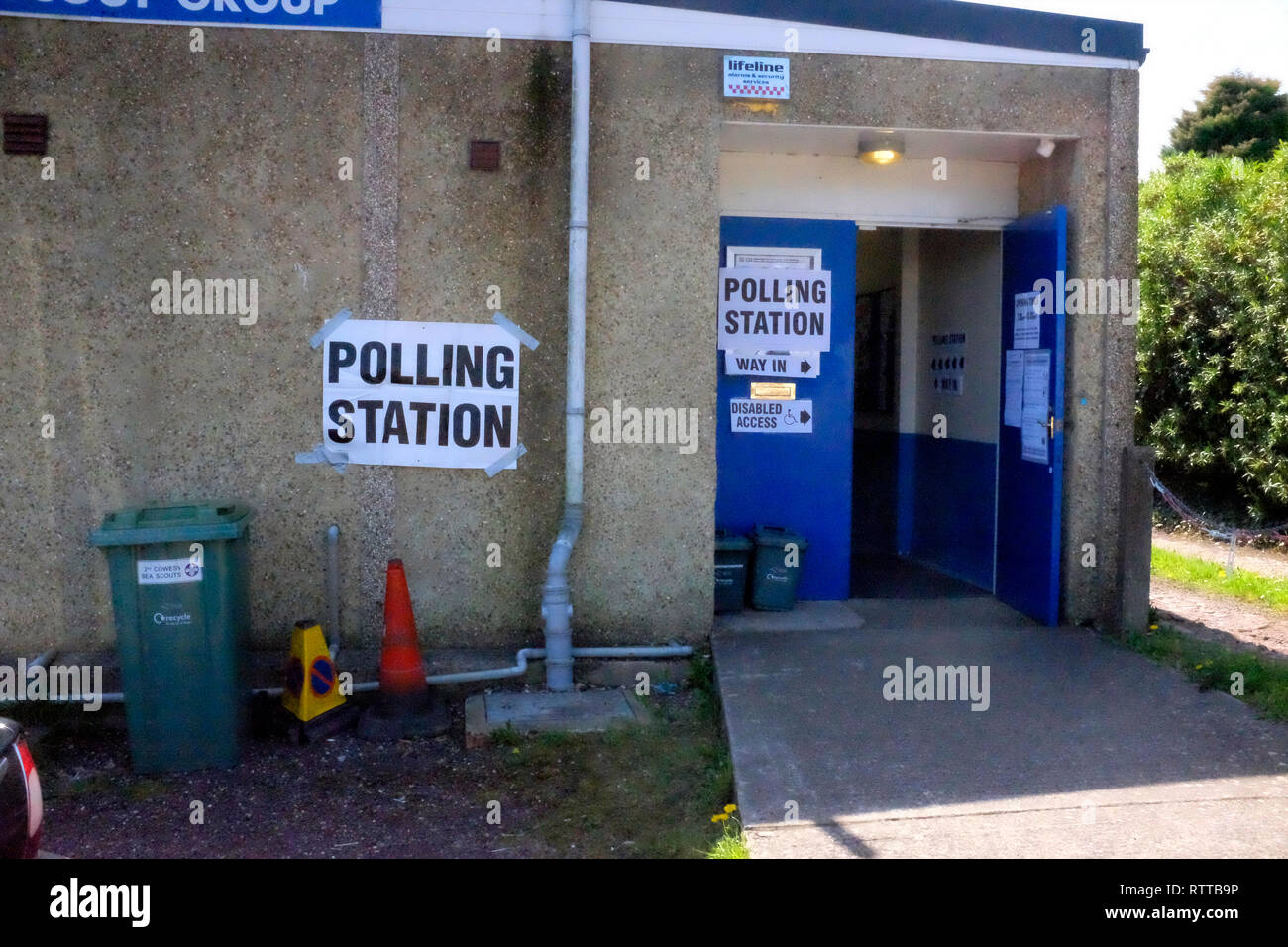 Capanna scout, stazione di polling, privato, area, povertà, poveri, circoscrizione, votare, party, politica, stand, carta Foto Stock