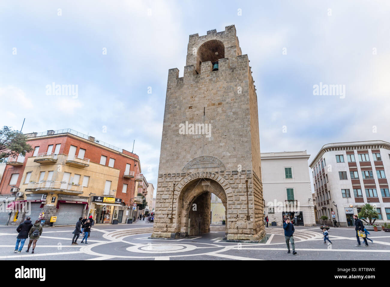 Oristano, Sardegna, Italia - 12 dicembre 2019: Torre di San Cristoforo nel centro di Oristano, Srdainia isola Foto Stock
