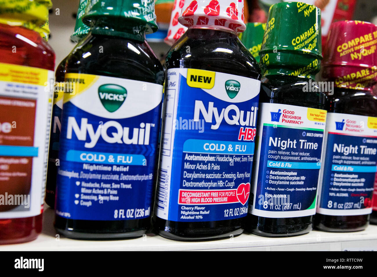 E NyQuil DayQuil over-the-counter medicina fredda fotografato. Foto Stock
