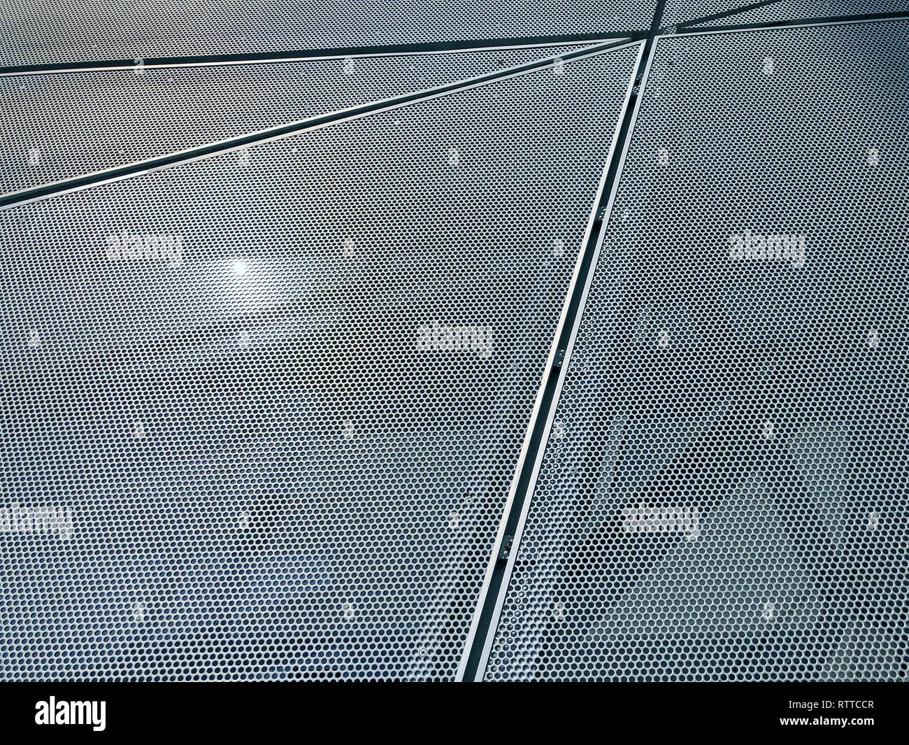 Perforated metal panels immagini e fotografie stock ad alta risoluzione -  Alamy