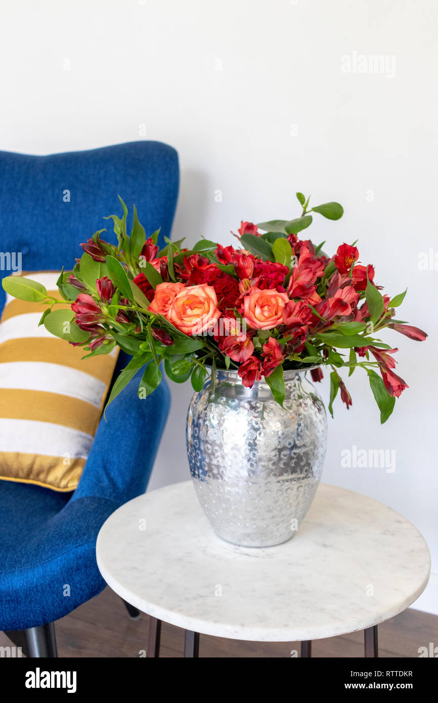Composizioni floreali decorare il salotto di casa Foto Stock
