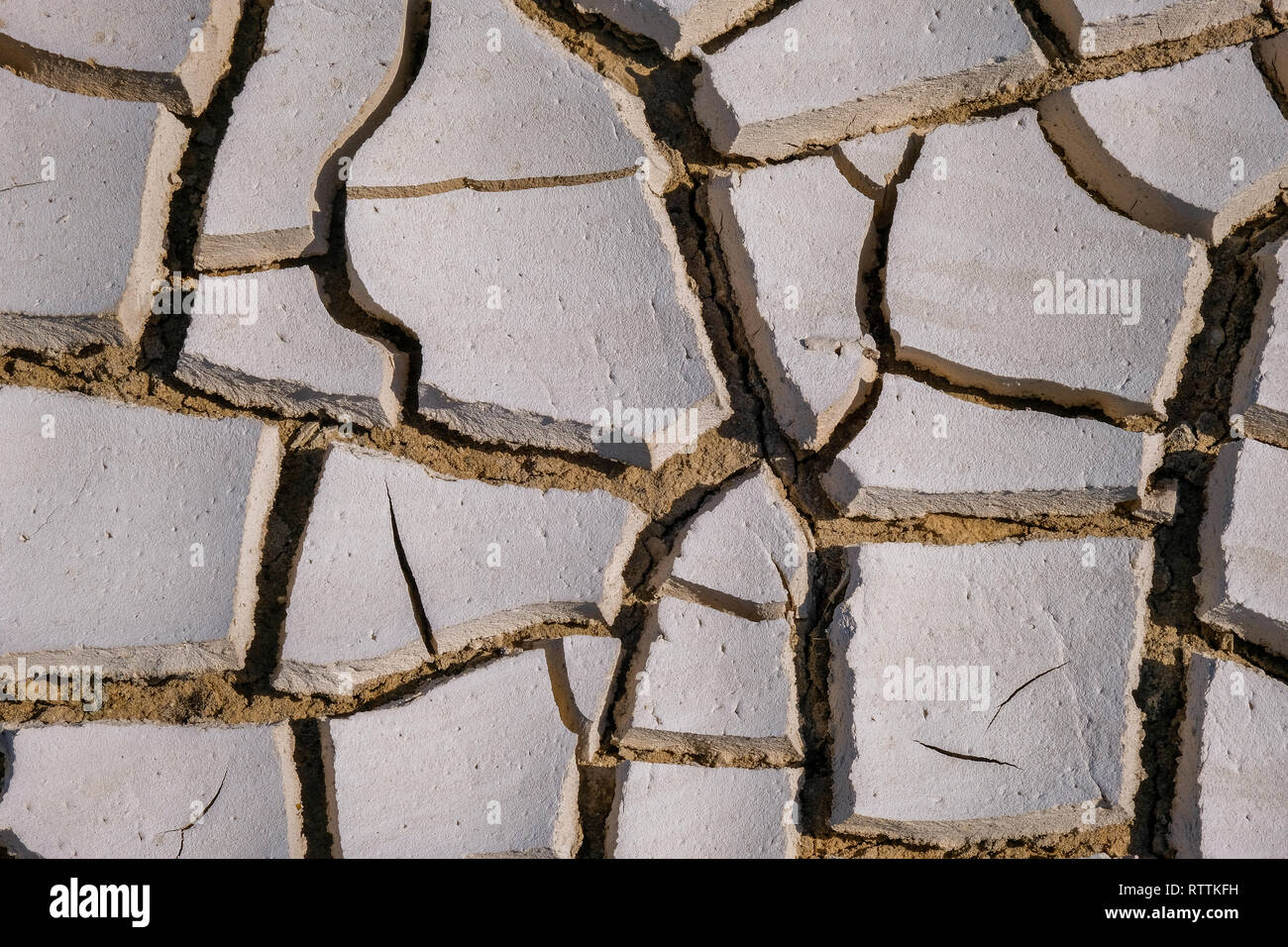 Close up di cricche sulla siccità terra, il riscaldamento globale concetto Foto Stock