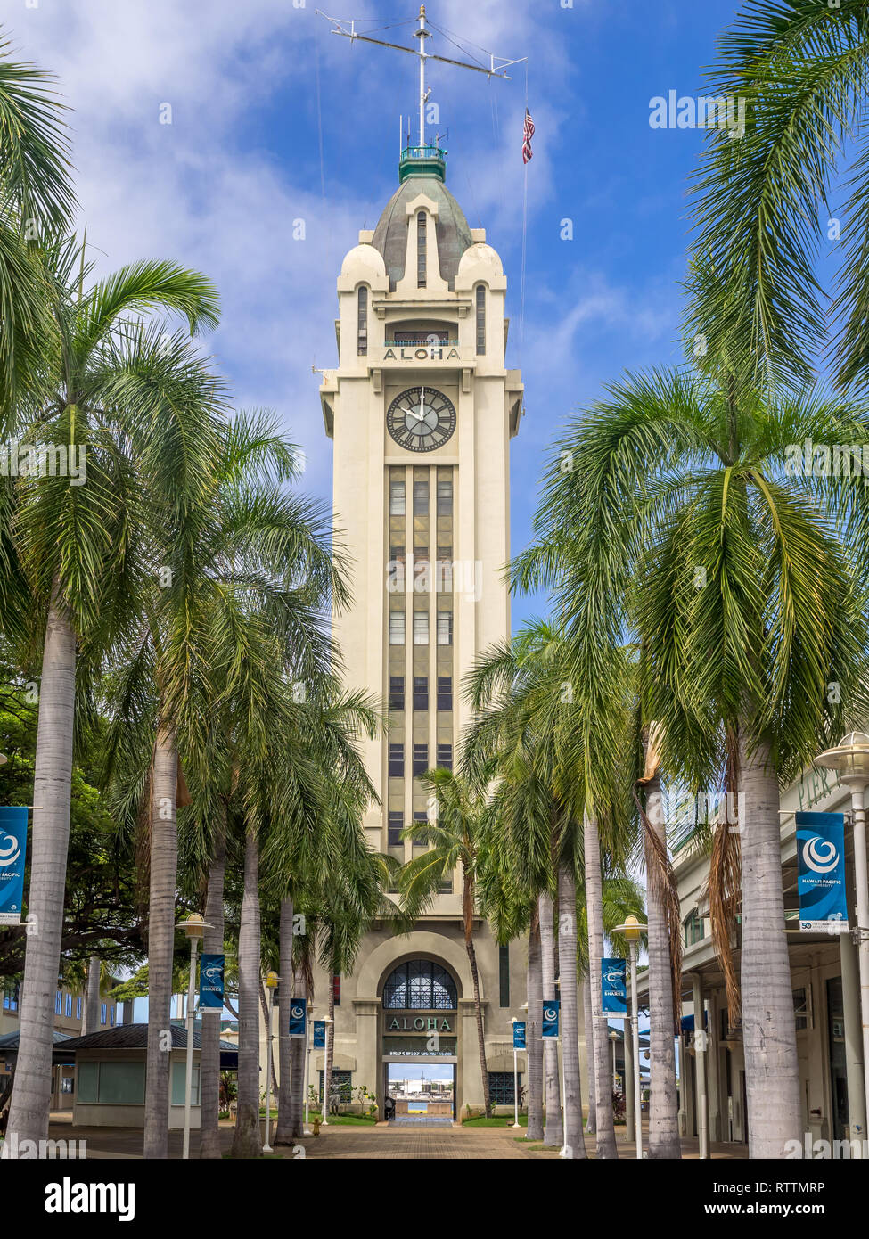 Vista del nuovo Aloha Tower Market Place il 6 agosto 2016 a Honolulu, Hawaii. Recentemente rinnovato Aloha Tower Marketplace è il gateway a Honolulu Har Foto Stock