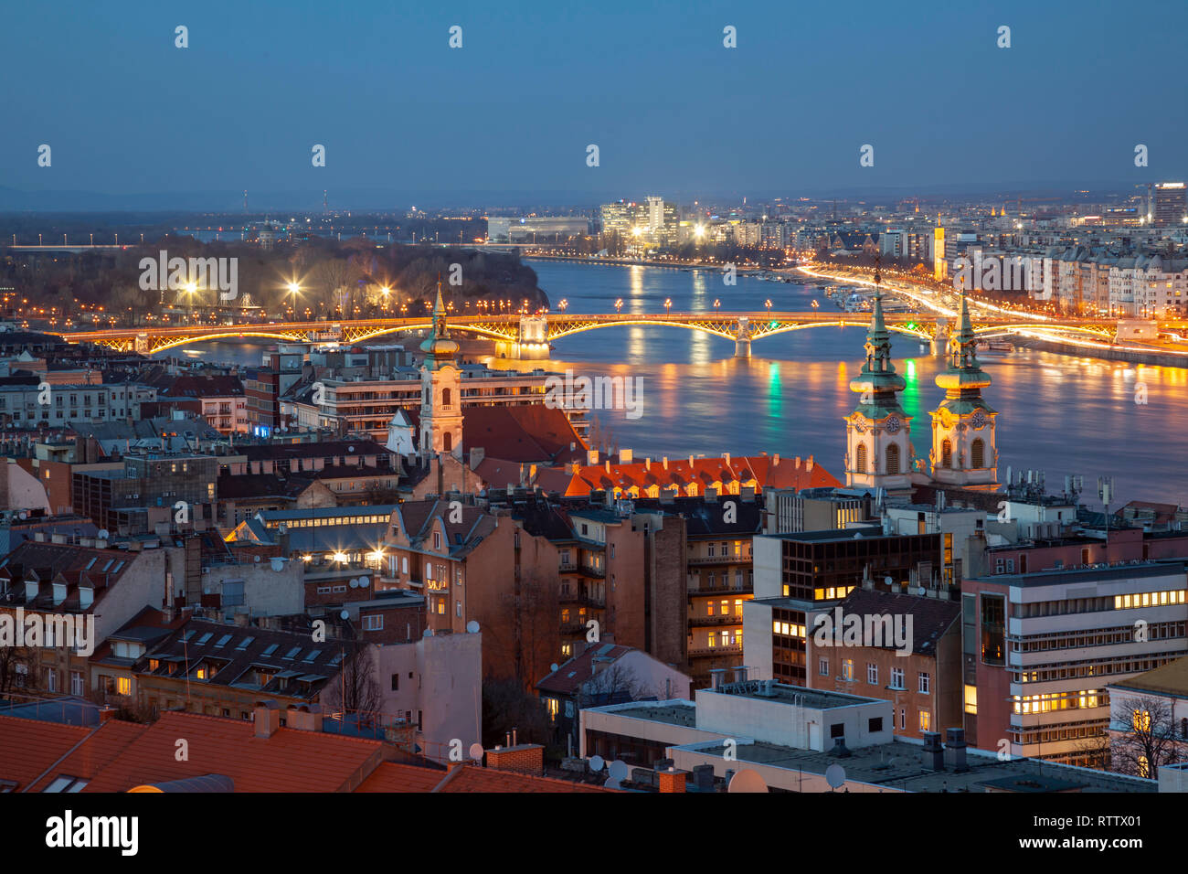 La notte scende a Budapest, Ungheria. Foto Stock